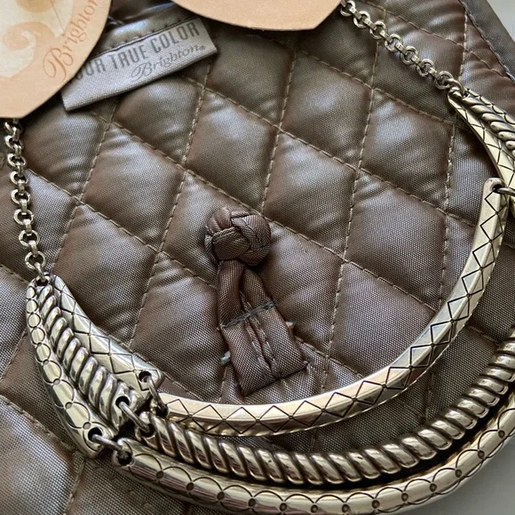 New Brighton lot, two pairs of earrings and necklace set with bag - Picture 5 of 10